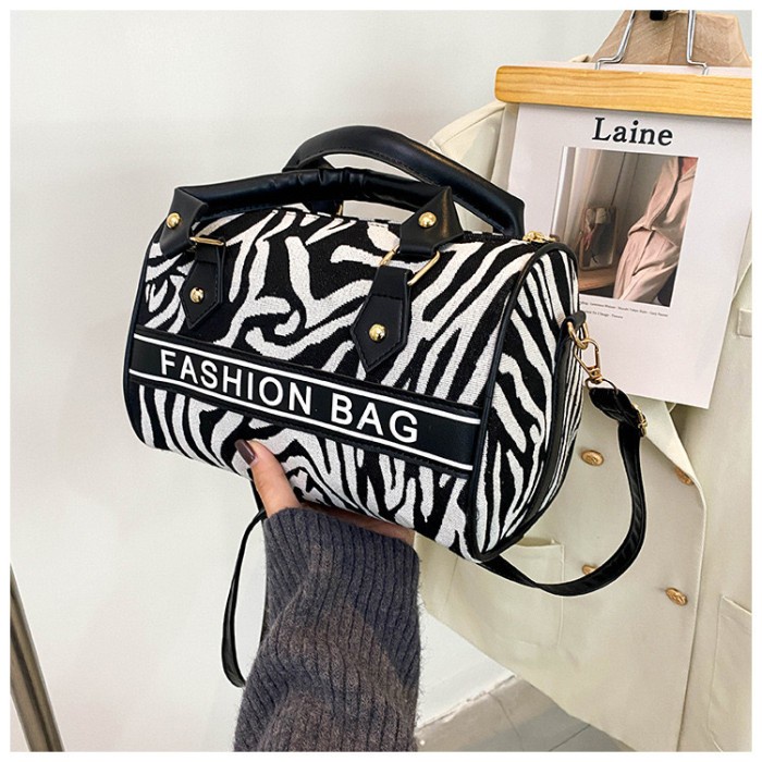 Promo - Tas Selempang Leopart Wanita  Fashion Korea FA1104 - Hitam - Sedia tas wanita kekinian korea