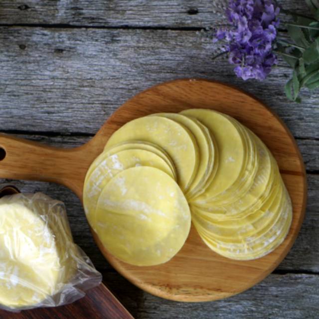 

Kulit Dimsum Kuning / Kulit Pangsit/ Kulit Gyoza Siomay