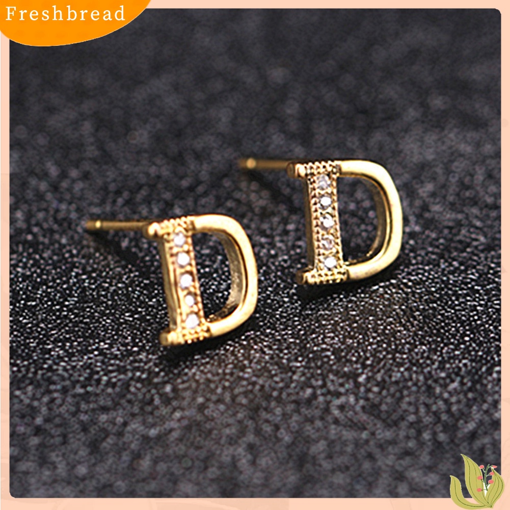 &lt; Freshbread &gt; Fashion Wanita Berlian Imitasi Bertatahkan 26huruf Bentuk Telinga Stud Earrings Perhiasan Pesta