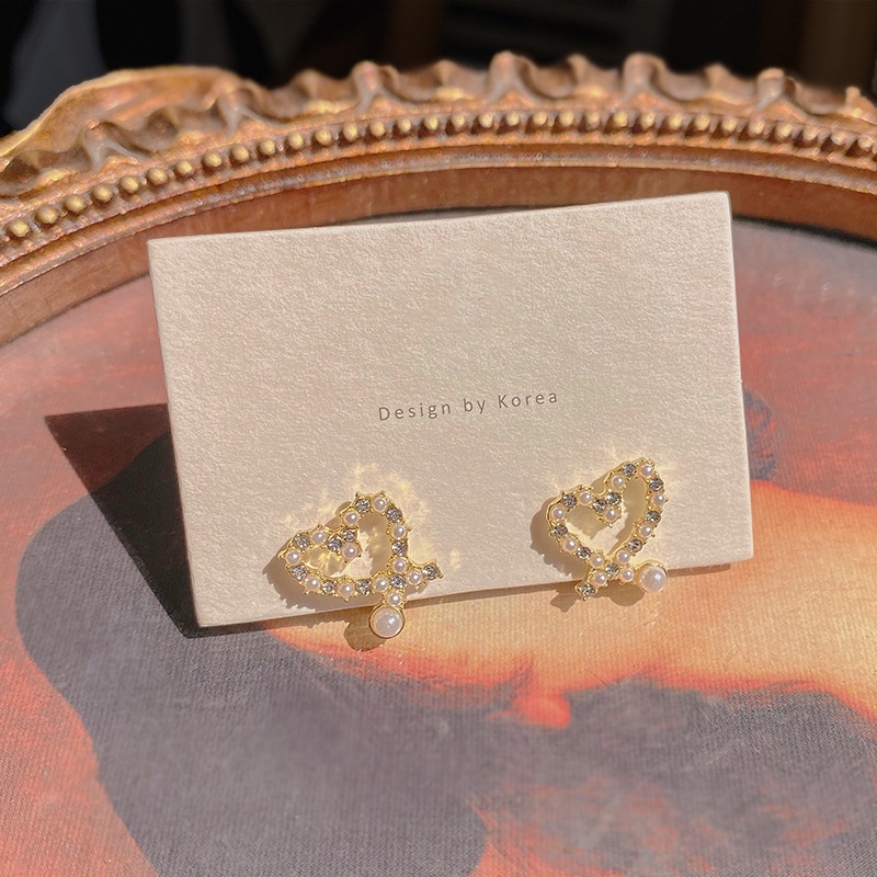 Anting Tusuk Mutiara Kristal Elegan Hati Hollow Out Anting Emas Untuk Aksesoris Perhiasan Wanita