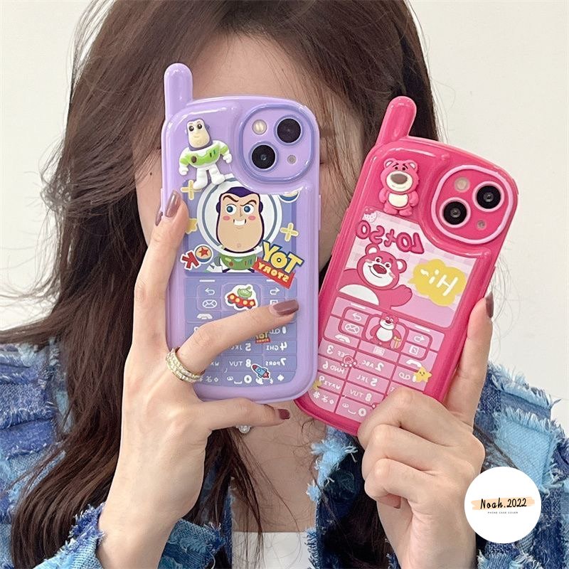 IPHONE 3d Cute Strawberry Bear Manyo Kartun Toy Story Case Kompatibel Untuk Iphone7 8 Plus XR 11 13 14 12 Pro MAX 7Plus 8Plus X XS MAX SE 2020 Kepribadian Retro Bentuk Telepon Lembut Tpu Cover