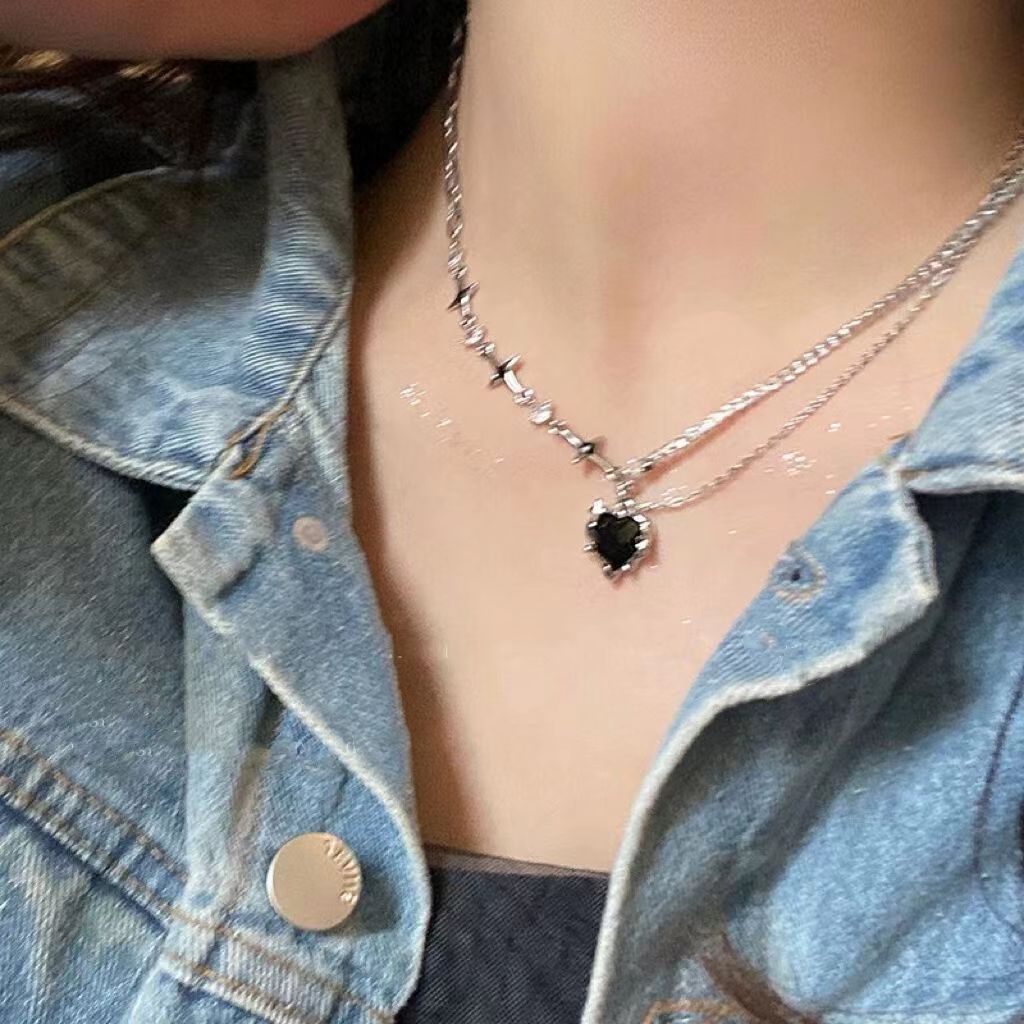 High-end Manis Keren Kalung Perempuan Cahaya Mewah Niche Menunjuk Bintang Cinta Liontin Rantai Klavikula Unik Semua-