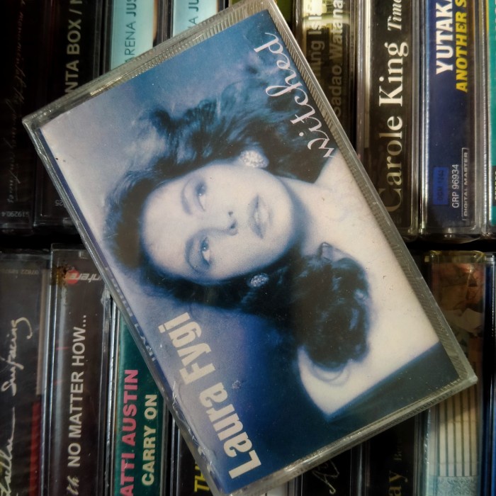 KASET SEGEL LAURA FYGI WITCHED