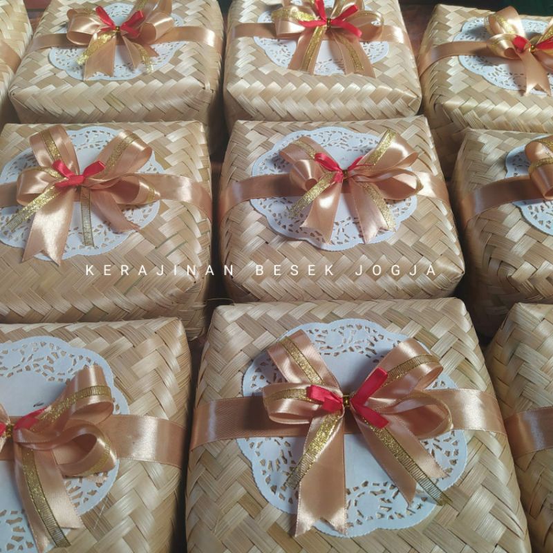 SEPASANG BESEK NATURAL PITA 18X18CM besek pita besek natural besek bambu