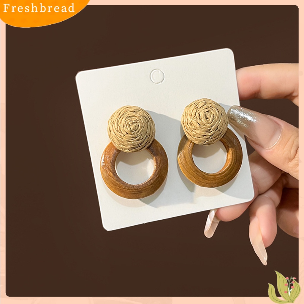 &lt; Freshbread &gt; 1pasang Ear Studs Retro Rustic Gaya Simple Kasual Artistik Kayu Cincin Berongga Raffia Straw Splicing Women Earrings Untuk Pacaran