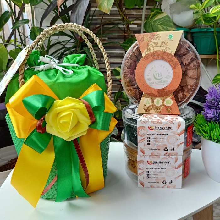 

✨NEW✨ -Hampers Ina Cookies tas Pandan - 2 toples- 1.1.23
