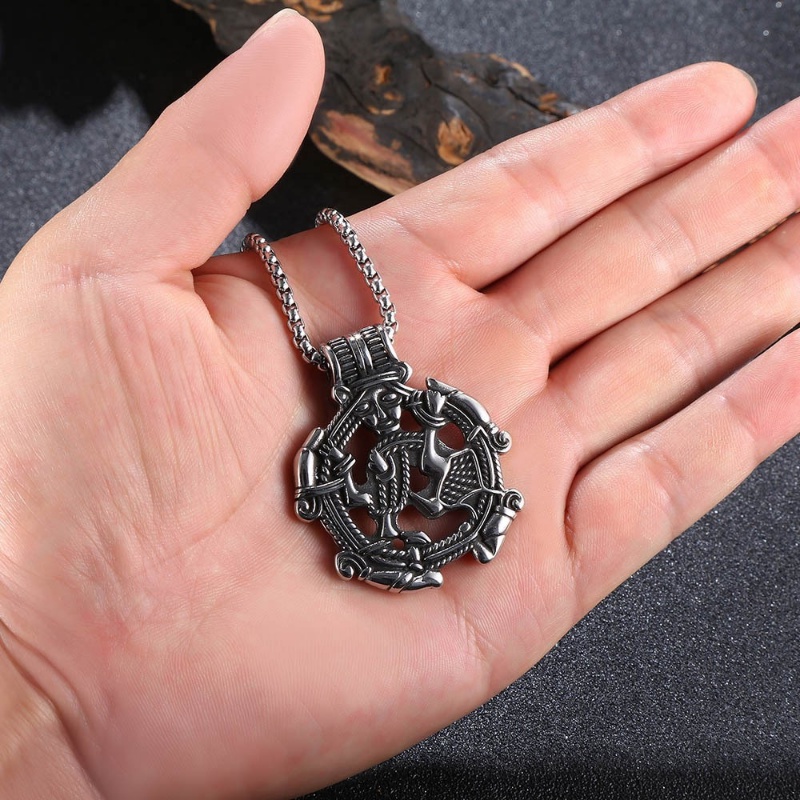 [X C Kalung] Baru Silvery Vintage Viking Bajak Laut Berongga Keluar Titanium Steel Liontin Punk Hip Hop Stainless Steel Kalung Hadiah Pesta Ulang Tahun Untuk Pria Dan Wanita