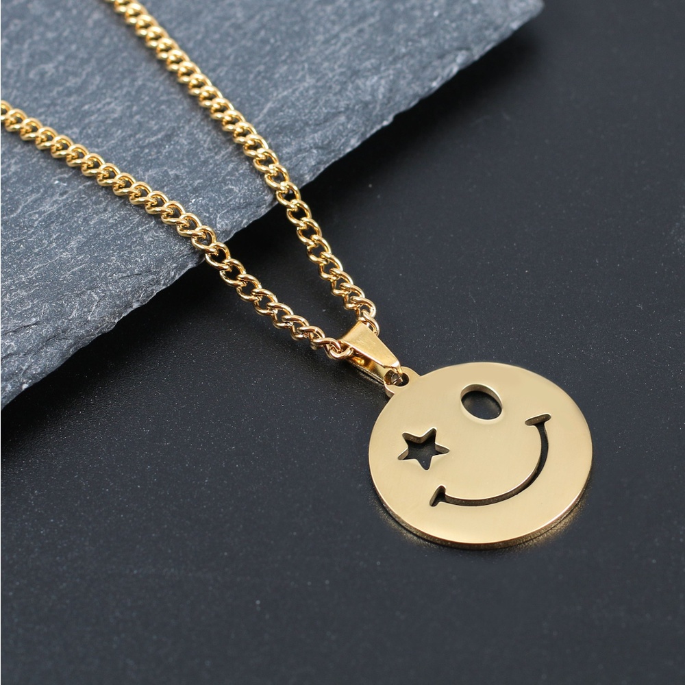 [X C Kalung] Emas &amp; Perak Baru Hip-hop Punk Retro Bermata Bintang Smiley Face ​Kalung titanium Steel Liontin Anti Karat Untuk Perhiasan Hadiah Liburan Pria Dan Wanita
