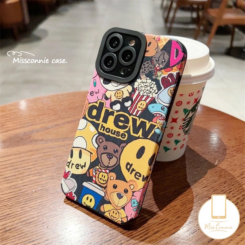IPHONE Casing Rumah Drew Merek Trendi Kompatibel Untuk Iphone11 13 14 12 Pro Max Xr7 8 Plus X XS Max 7Plus Kartun Lucu Grafiti Beruang Smiley Tekstur Mewah Kulit Lembut Silicon Cover