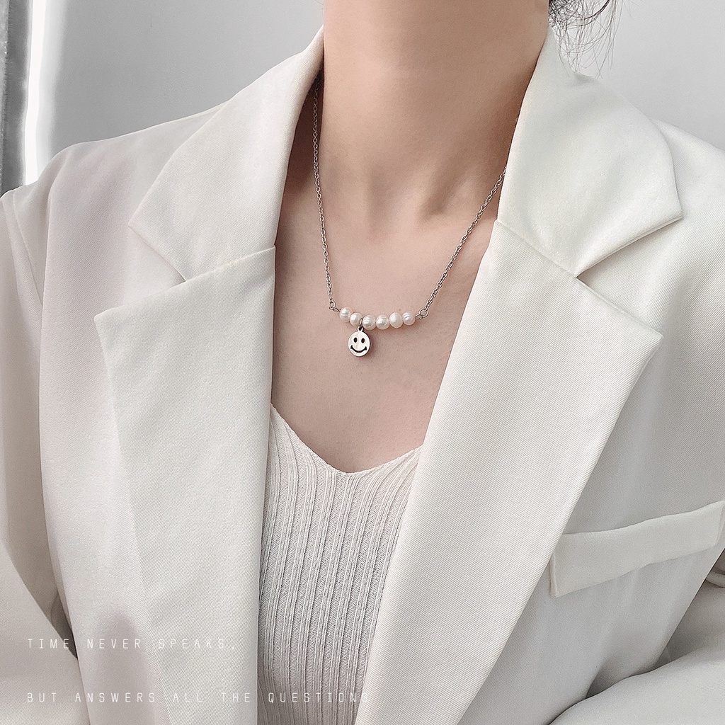 Jepang Korea Sederhana Temperamen String Mutiara Smiley Face Liontin Kalung Wanita All-Match Cahaya Mewah Desain Niche Rantai Klavikula