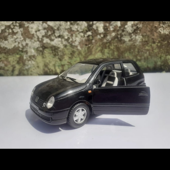 Diecast Kinsmart Vw Lupo Hatchback 1:32 Hitam Loose Miniatur Mainan Pajangan