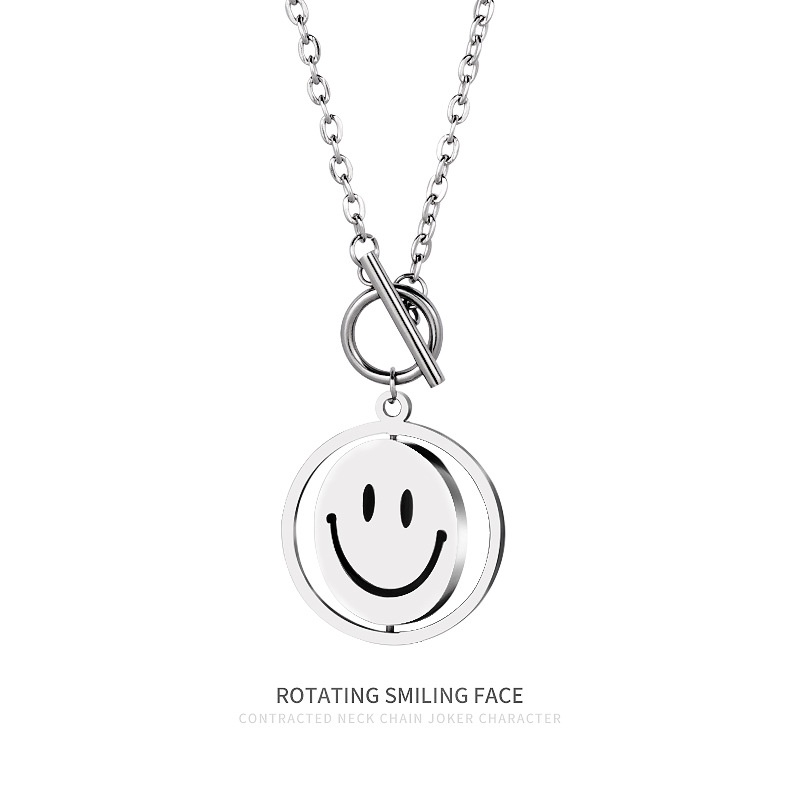 Versi Korea Smiley Face Kalung Pria ins Gaya Keren Emoticon Liontin Unik Hip-Hop Pria Trendi Produk Baja Titanium