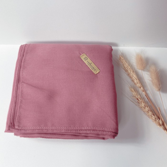 New Style Trend Hijab Jilbab Kerudung Segiempat Syar'i Polos Voal Superfine Tepi Jahit - Strawberry