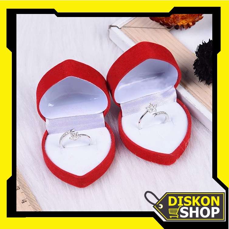 Diskon Shop - 5900 Kotak Cincin Model Love / Tempat Cincin Tunangan Lamaran Nikah / Kotak Cincin Hati / Box Kotak Cincin Love Import