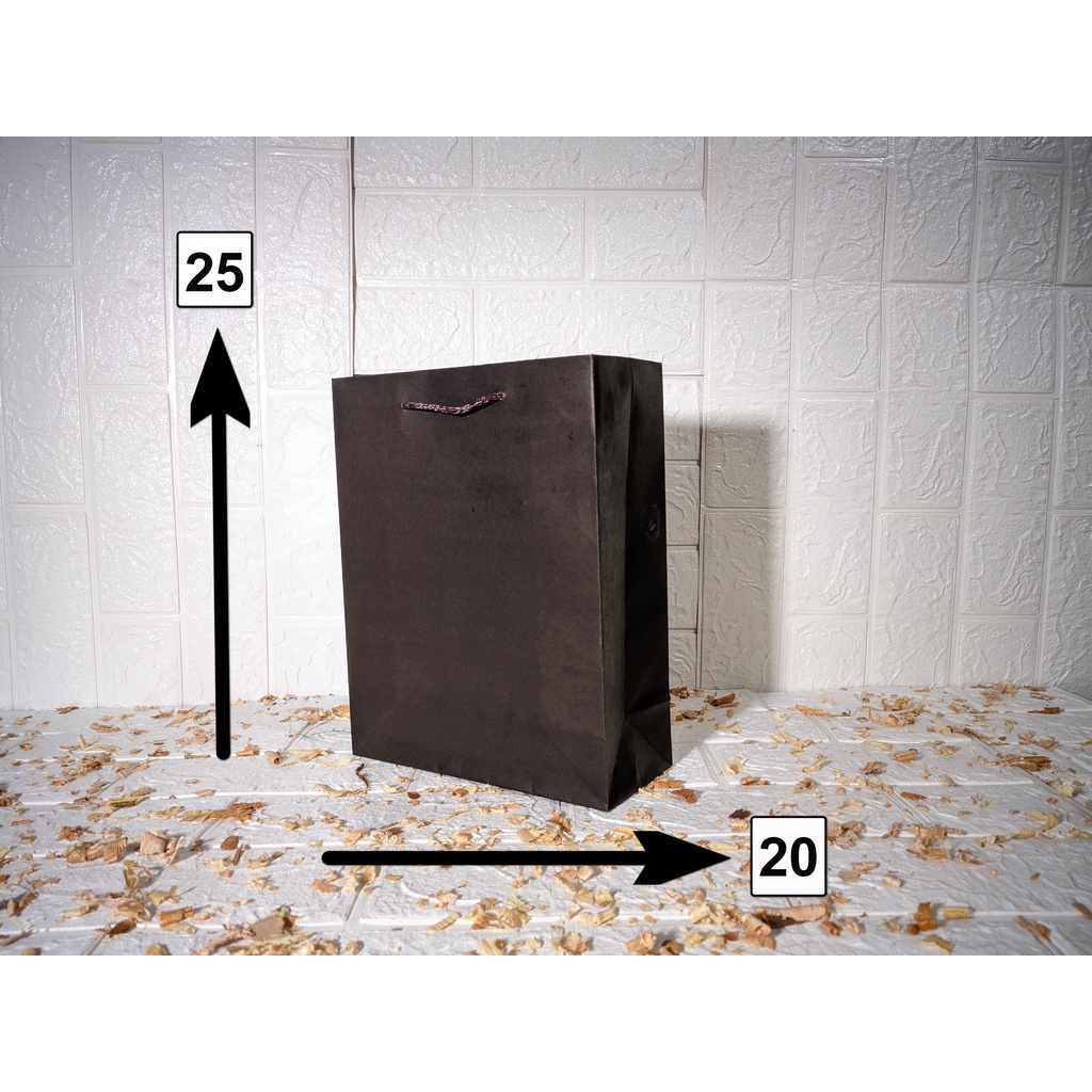 

Paperbag R6 Hitam P20xL10xT25 / Tas kertas / belanja / shoping / Tas Souvenir dan Kue