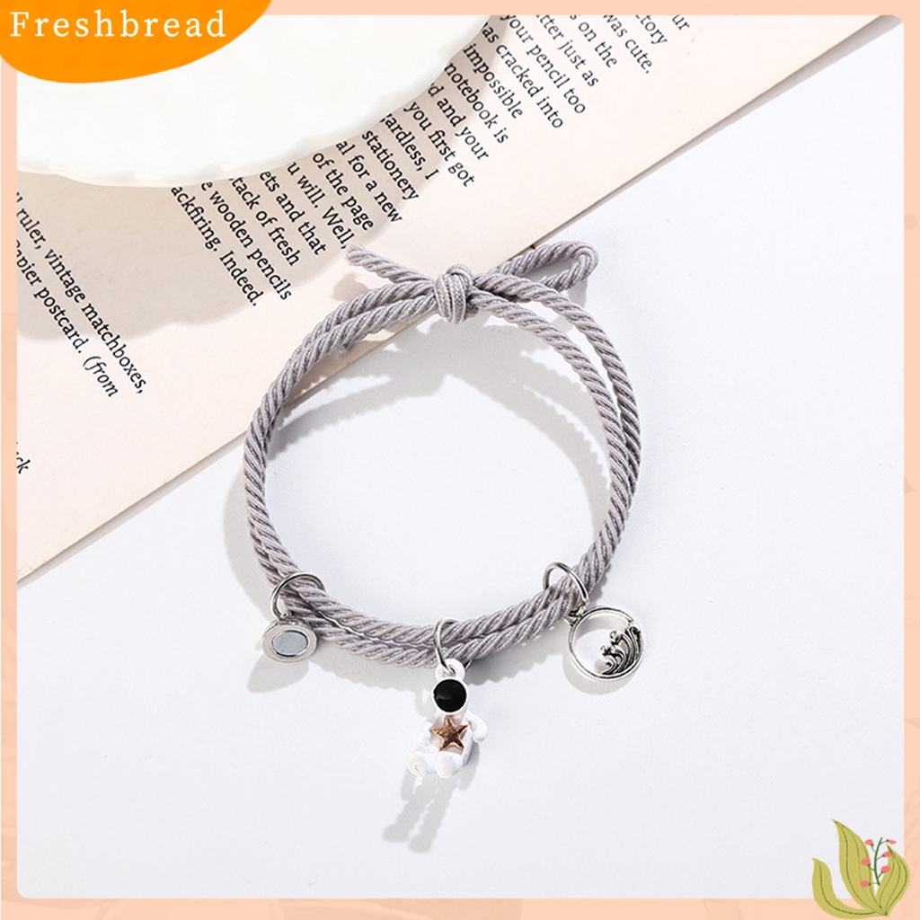 &lt; Freshbread &gt; 2Pcs Gelang Indah ic Adsorpsi Alloy Menggemaskan Spaceman Pendant Fashion Bracelet Untuk Anak Perempuan