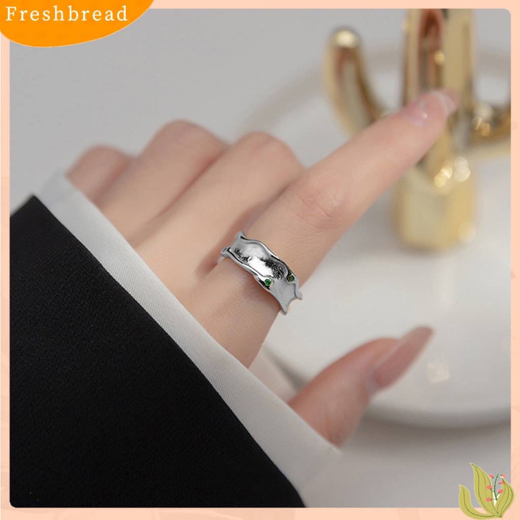 &lt; Freshbread &gt; Wanita Cincin Hijau Cubic Zirconia Pembukaan Yang Dapat Disesuaikan Eye-catching All-match Aksesoris Perhiasan Geometris Temperamen Wanita Gelombang Tidak Teratur Pesta Jari Cincin Untuk Pacaran