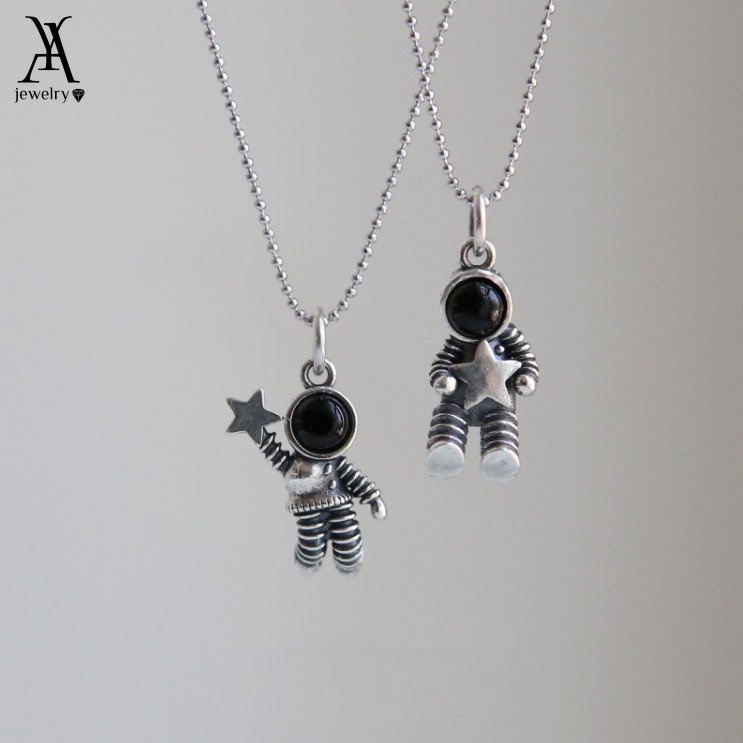 AY(CN) Kalung Rantai Choker Liontin Astronot Warna Silver Untuk Pasangan