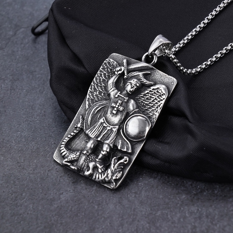 [Z H Perhiasan] Vintage Malaikat Ksatria Naga Meluncurkan Stainless Steel Liontin Hip Hop Pria Dan Wanita Fashion Kalung Punk Pesta Batu Baja Titanium Perhiasan Aksesoris