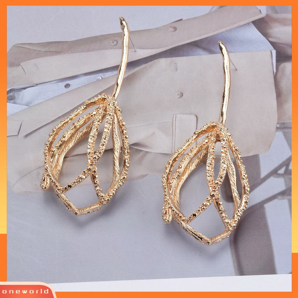 [EONE] 1pasang Anting Menjuntai Vintage Berongga Mengkilap Berlebihan Temperamen Berdandan Logam Wanita Pesona Bentuk Bunga Drop Earrings Retro Perhiasan