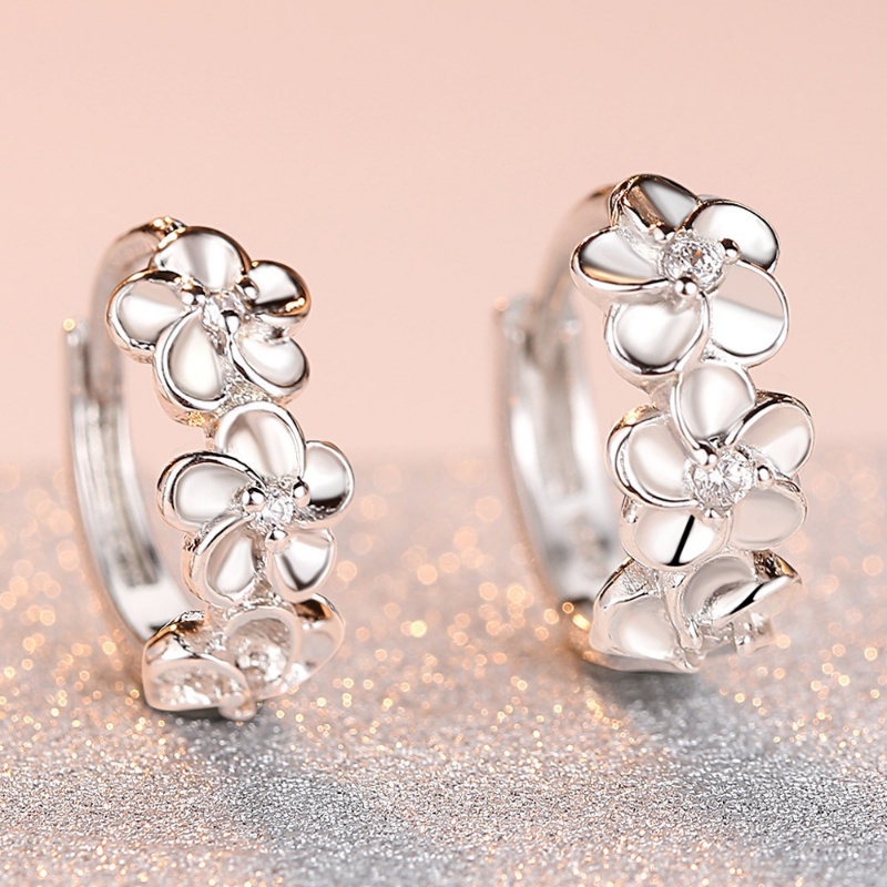 Korea Fashion Plum Blossom Klip Telinga Perempuan Kristal Anting Camellia Stud Earring Aksesoris Hadiah