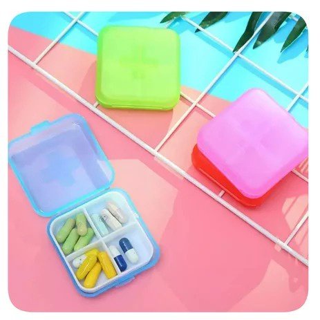 Kotak Obat 4 Sekat Travel / Portable Medicine Box / Tempat Aksesoris Manik dengan Partisi