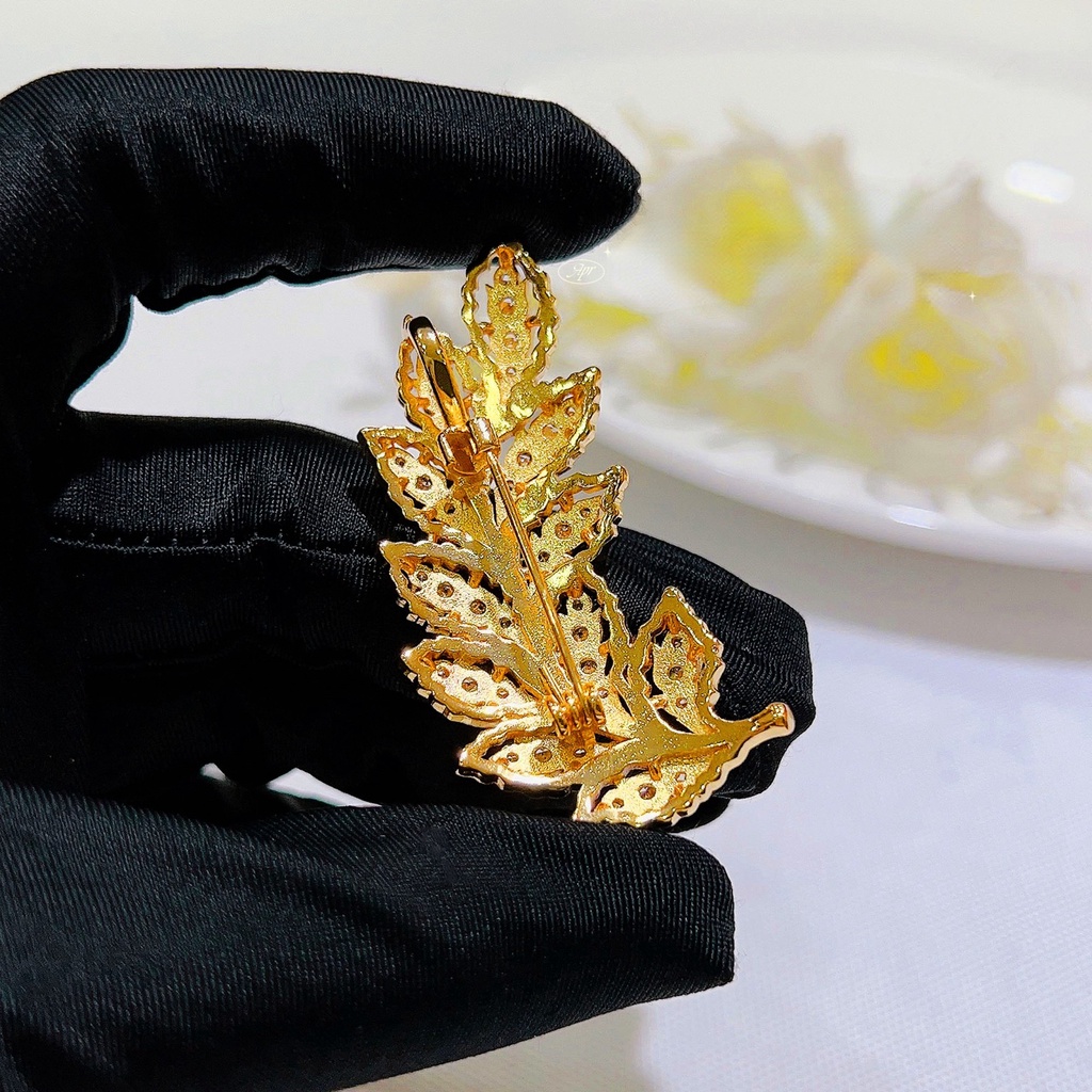 Goldkingdom Fashion Perhiasan Aksesoris Ready Stock Ukiran Tangan Klasik Daun Emas Dengan Micro Full Berlian Bros Retro Premium Berongga Gandum Telinga Liontin Pendant