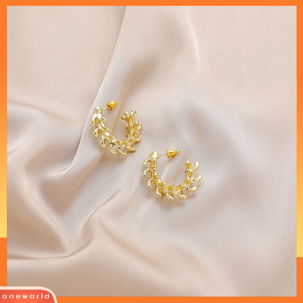 [WOD] 1pasang Anting Wanita Bagus Gloss Fashion Perhiasan Perak/Emas Berbentuk C Geometris Stud Earrings Women Jewelry