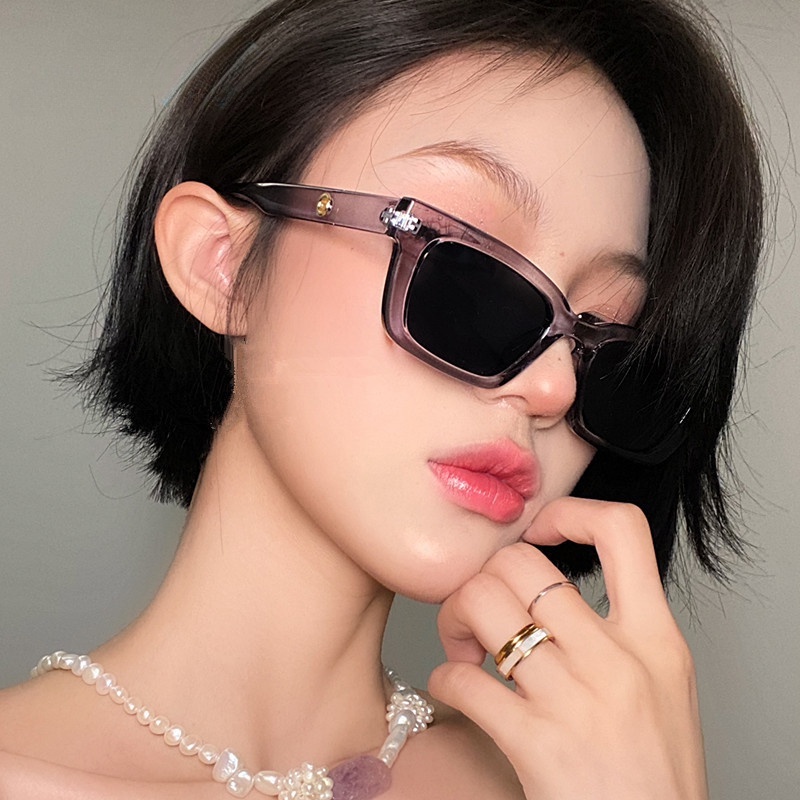 Papaozhu Chic Vintage Abu-Abu Sempit Persegi Panjang Bingkai Kacamata Hitam Untuk Wanita Pria Kepribadian UV400 Perlindungan Warna Temperamen Liburan Pantai Kacamata