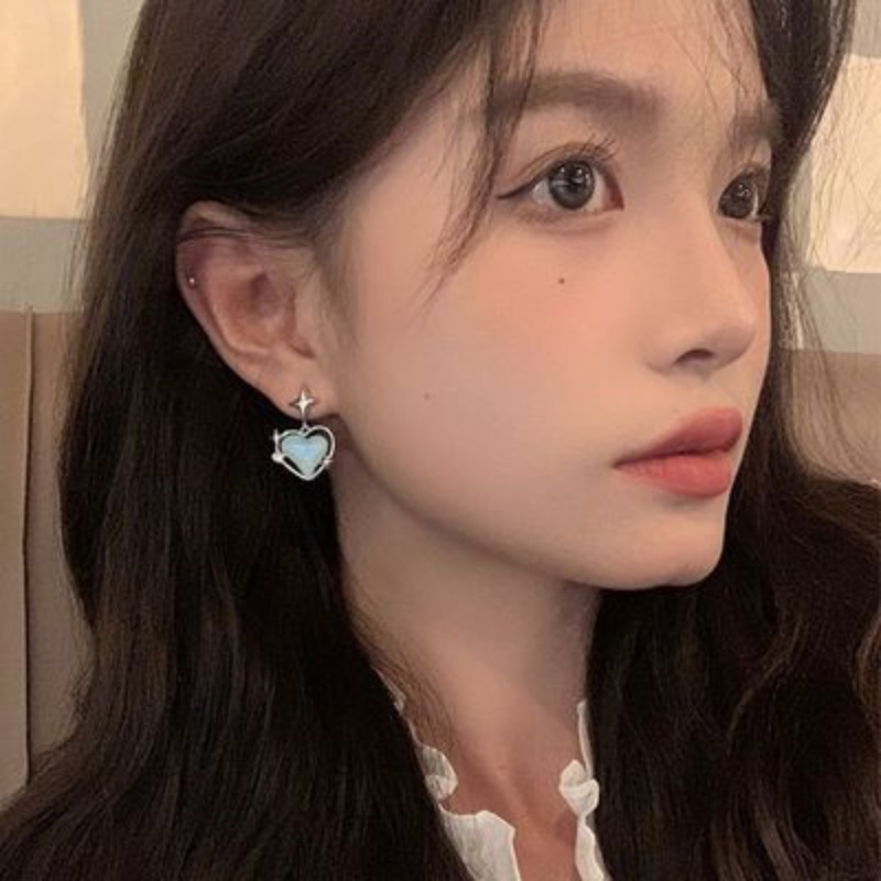 Gadis korea desain Niche jahitan bintang anting biru bentuk hati / kepribadian manis gaya keren tingkat tinggi rasa anting liontin / perhiasan telinga Fashion