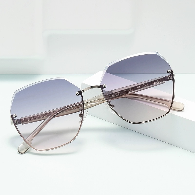 (YUZHU) Kacamata Hitam High-end Ringan Mewah Gradien Oversized Frame Metal Sunglasses Untuk Wanita