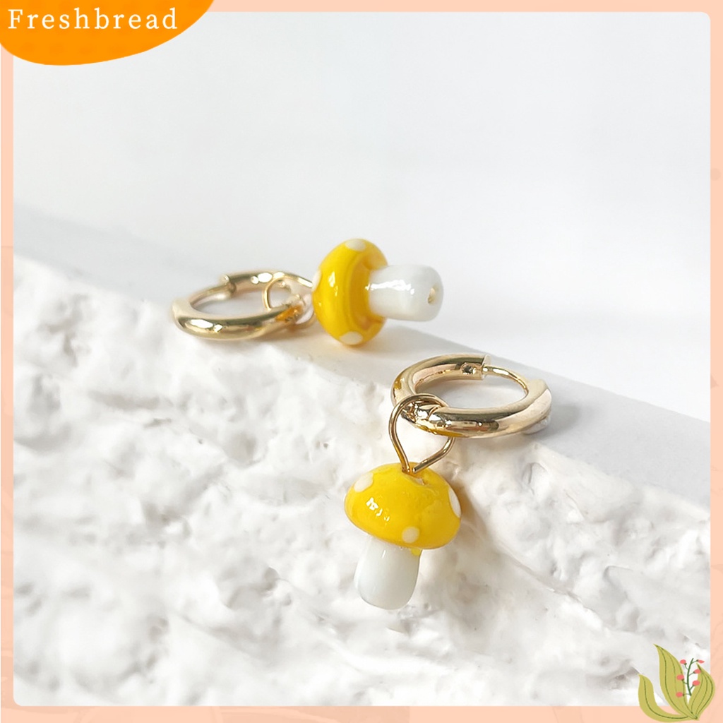 &lt; Freshbread &gt; 1pasang Anting Wanita Permukaan Halus Ringan Hias Tahan Lama Anti Cacat Manis Hidup Bentuk Jamur Huggie Earrings Women Ear Accessories