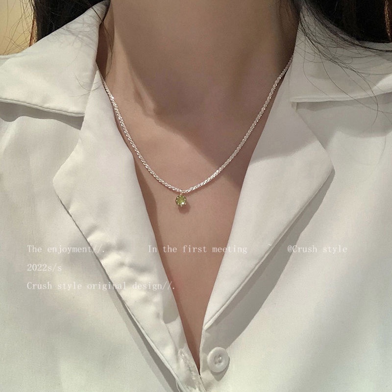 Yeezii Kalung Batu Permata Hijau Berkilau Silver Liontin Rantai Choker Untuk Aksesoris Perhiasan Wanita