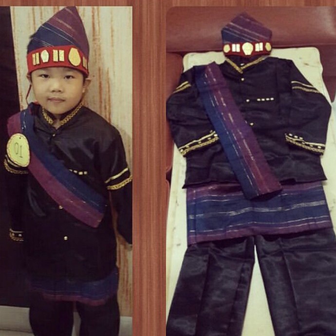 Sewa baju batak anak ulos maroon biru laki