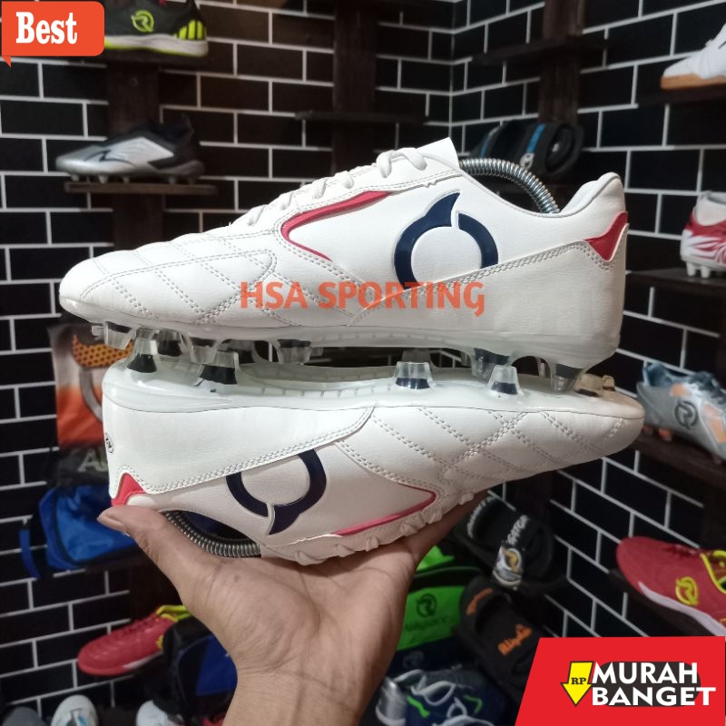 Sepatu bola terkeren- Sepatu Bola Pria Dewasa Ortus Luminare Warna Putih Size 38-43 Free Kaos Kaki