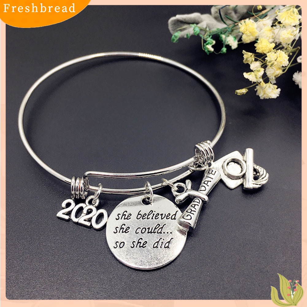 &lt; Freshbread &gt; Huruf Grafir Mortarboard Adjustable2020Gelang Wisuda Bangle Hadiah