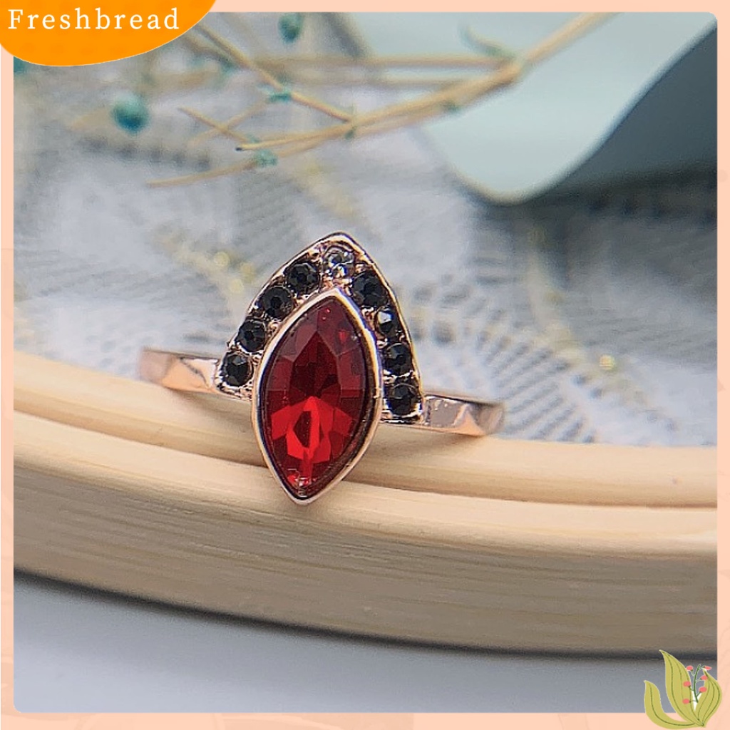 &lt; Freshbread &gt; 2Pcs/Set Berlian Imitasi Retro Couple Rings Alloy Red Prismatic Faux Crystal Finger Rings Charm Jewelry