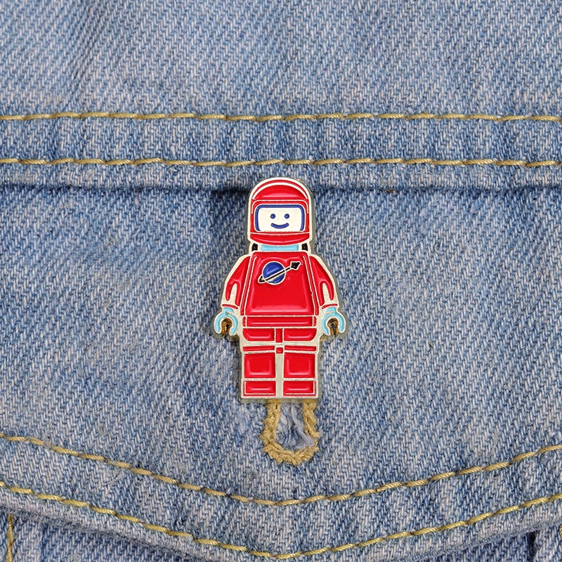 Lucu Merah Robot Enamel Pin Robot Luar Angkasa Bros Lencana Kerah Pin Kartun Perhiasan Hadiah Fans Souvenir Bros Pin