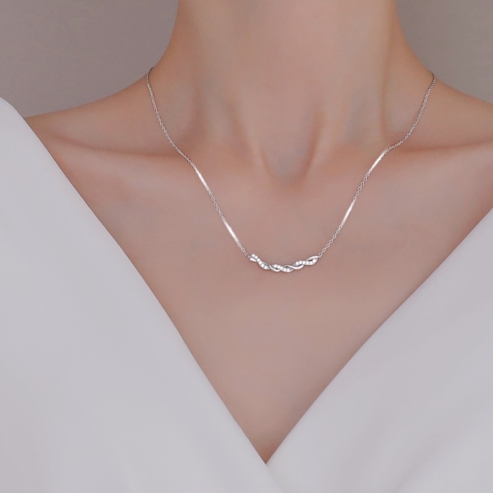 Kalung Smile Korea Tren Perempuan Rantai Klavikula Twist Liontin Niche Versi Korea Kepribadian Temperamen Sederhana Perhiasan Gadis Seksi Perhiasan