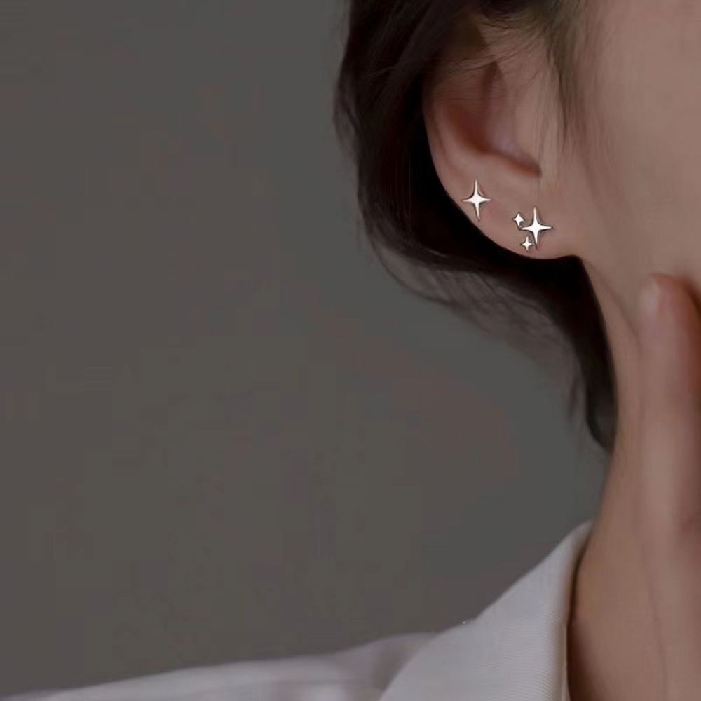 Anting Pejantan Bintang Logam Kecil Kepribadian Desain Niche Perempuan Sederhana Serbaguna Temperamen Anting Fashion Earrings Perhiasan Permen Gaya Dingin