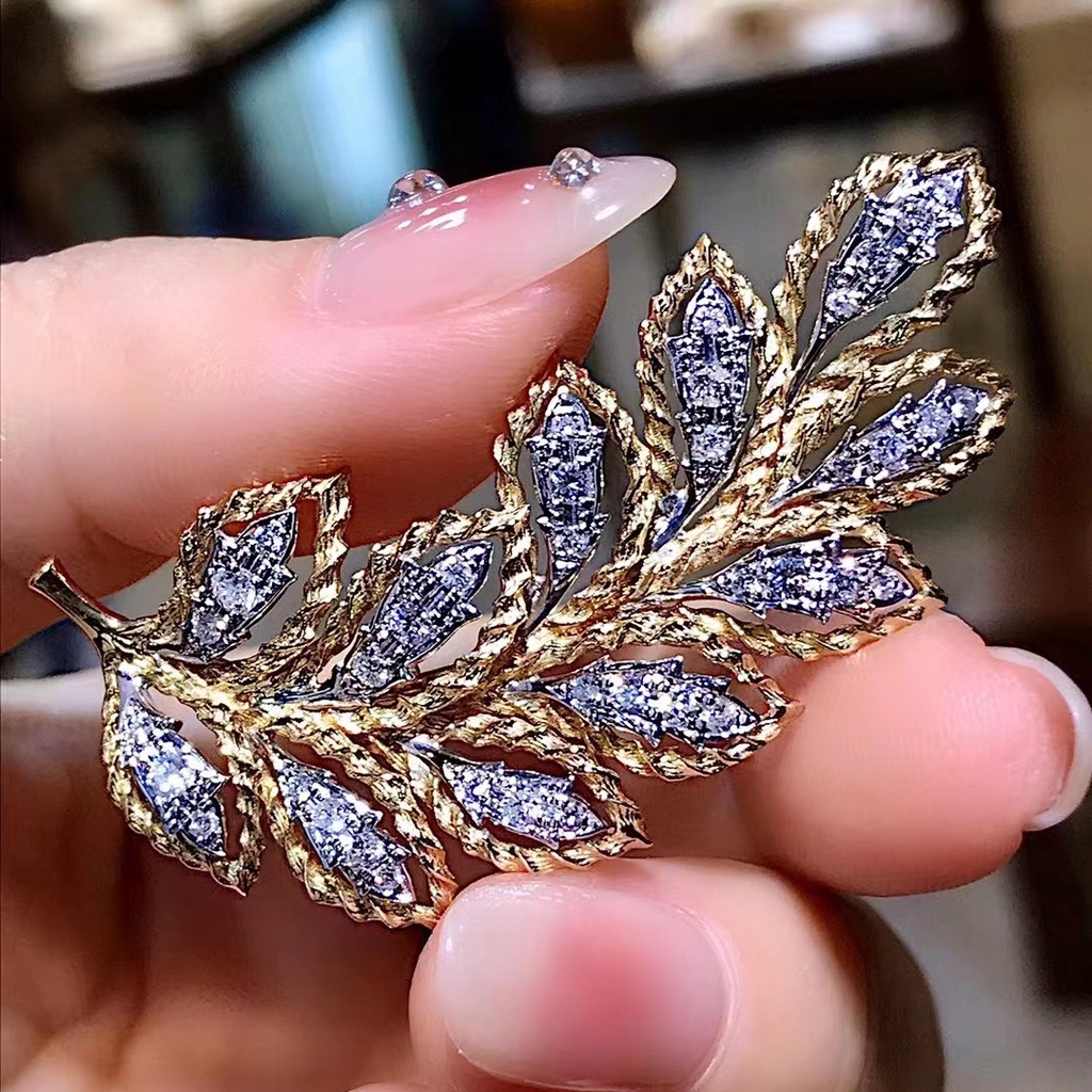 Goldkingdom Fashion Perhiasan Aksesoris Ready Stock Ukiran Tangan Klasik Daun Emas Dengan Micro Full Berlian Bros Retro Premium Berongga Gandum Telinga Liontin Pendant