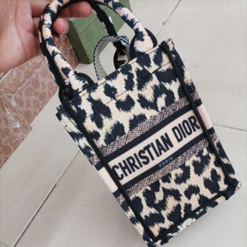 VK IMPOR CL TAS HP WANITA TERLIHAT ILEGAN 928