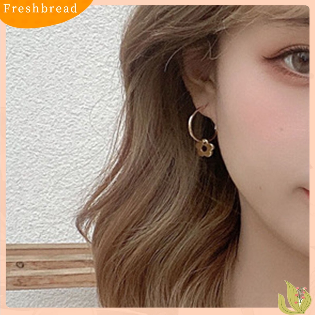 &lt; Freshbread &gt; 1pasang Anting Logam Anting Romantis Ornamen Alloy Bunga Anting Hoop Bulat Untuk Liburan