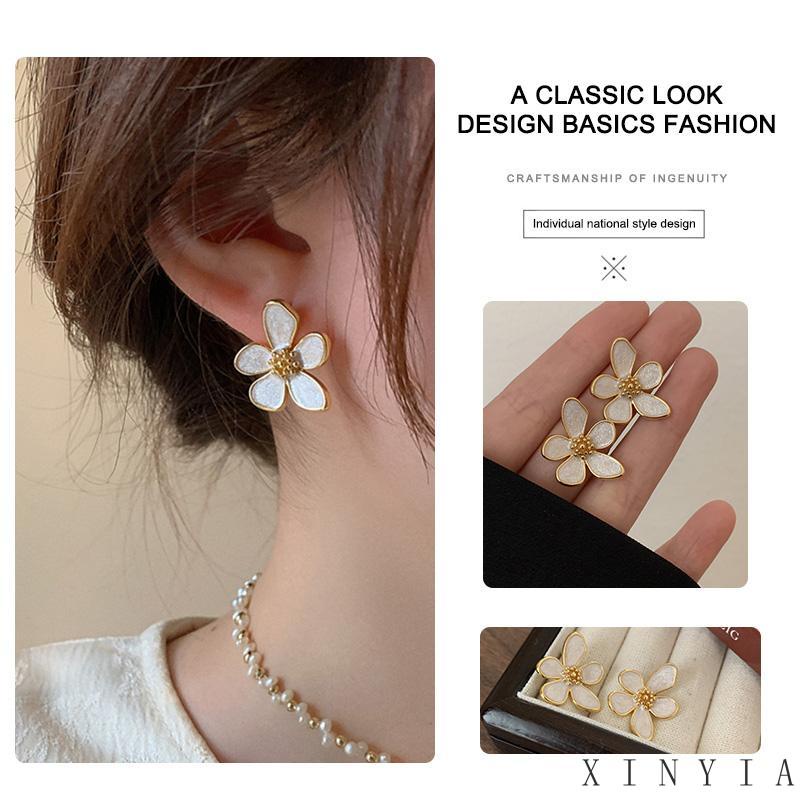 【Bayar di tempat】Anting Bunga Camelia Wanita Serbaguna Kecil Segar Rasa Canggih Anting Fashion Sederhana