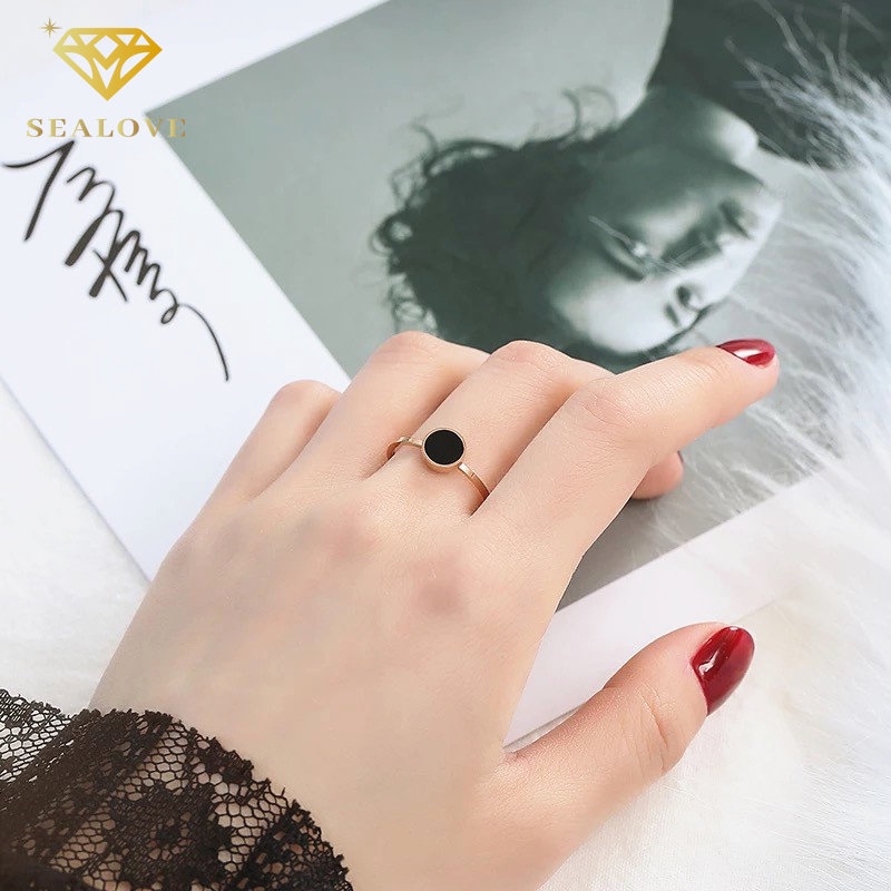 Cincin Titanium Wanita Anti Karat Bentuk Bulat Bahan Warna Hitam 18K Emas Korea Fashion Aksesoris cincin wanita 2023 terbaru