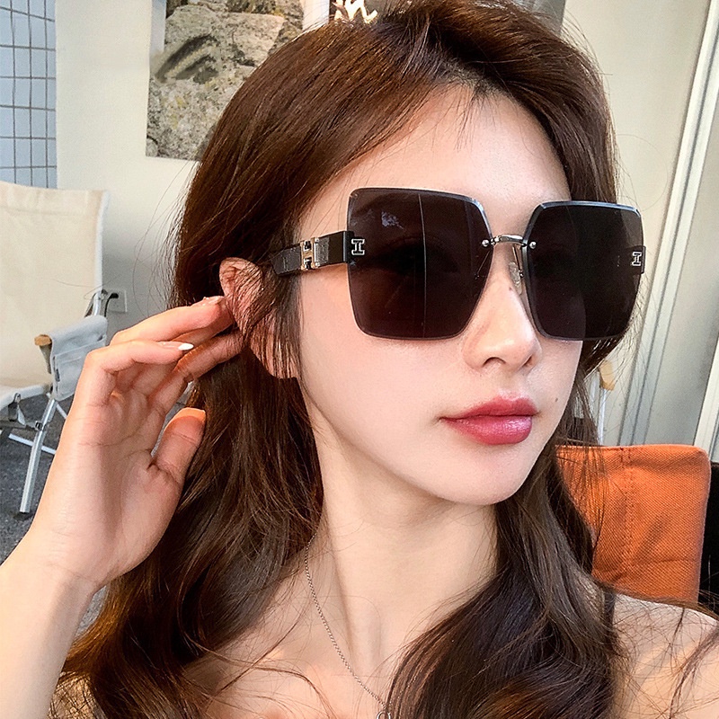 (YUZHU) Korea Fashion H Rimless Sunglasses Untuk Wanita Mode Baru Gradien Warna Pantai Kerai Kacamata Hitam