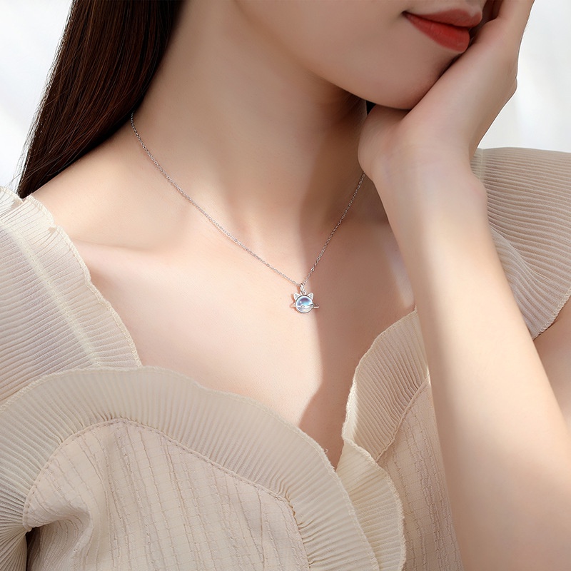 Sterling Silver Hug Planet Kucing Kalung Perempuan Musim Panas Gaya Baru Niche ins Moonstone Pendant Influencer Rantai Klavikula