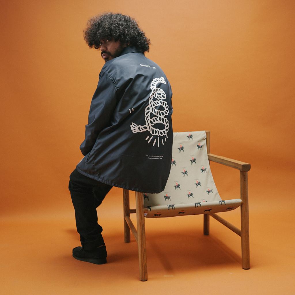 UNKL347 Jaket Pria Windbreak Navy Sablon TLTT