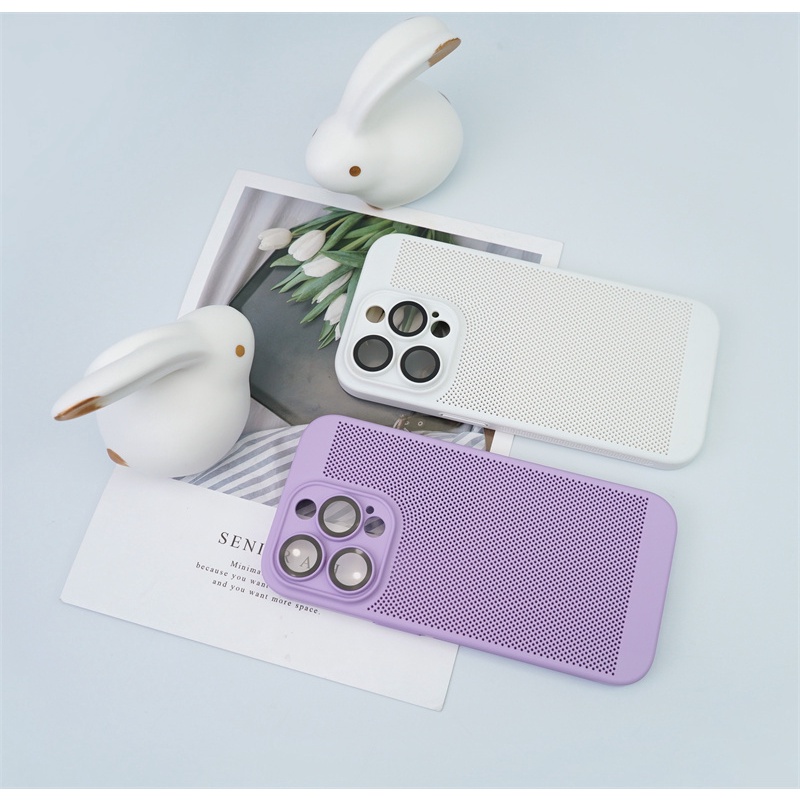 IPHONE Pc ultra-Tipis Ponsel case Iphone11 12 13 14 Pro Max14 plus Warna Permen Lebah Lubang Pendingin Penutup Belakang Ponsel Lensa Perlindungan case Sederhana