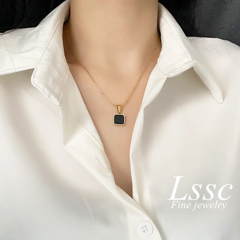 Kalung Titanium Wanita Persegi Hitam Korea Aesthetic Emas 18K Anti Karat Fashion Aksesoris Perhiasan